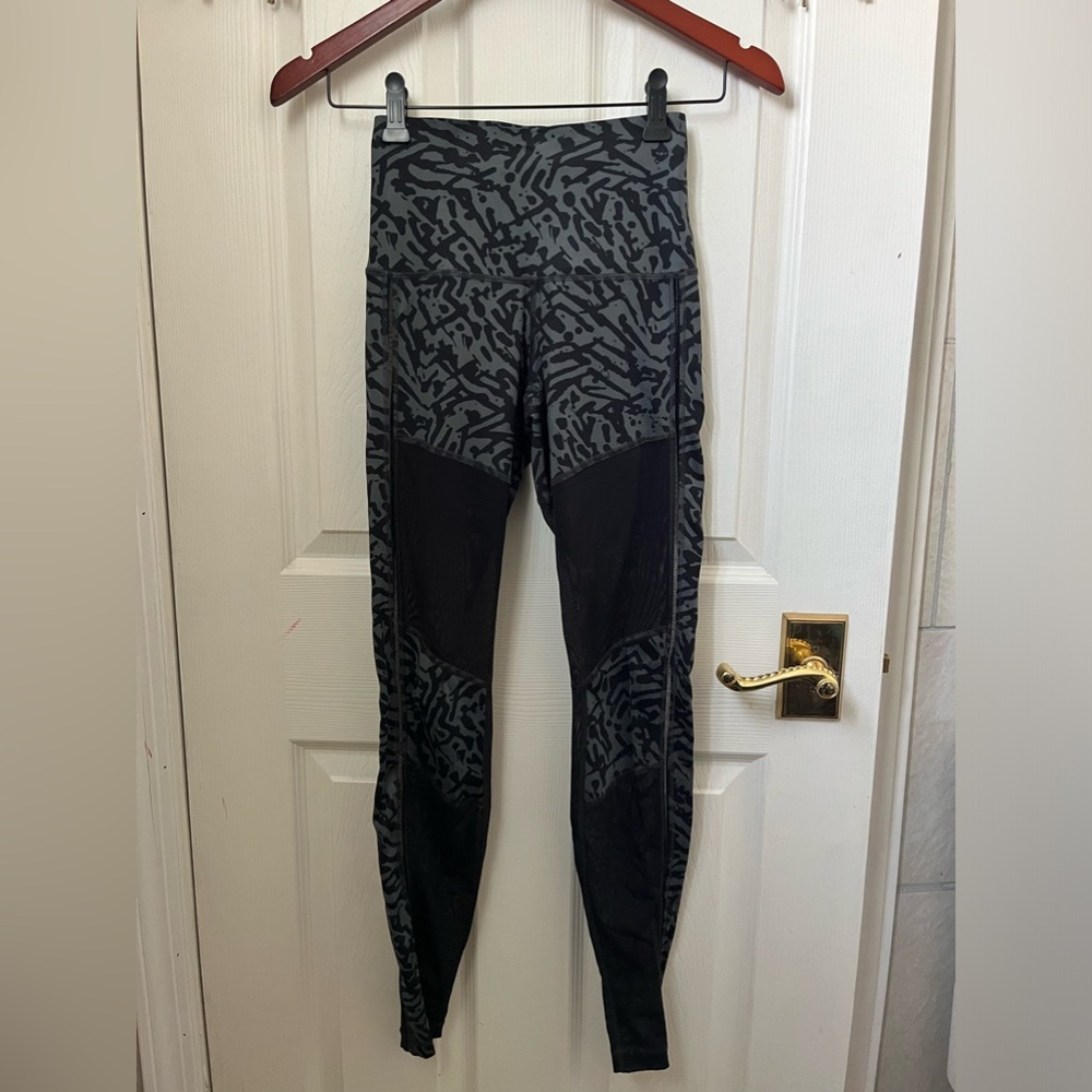 Lululemon Mesh Cutout Leggings 2